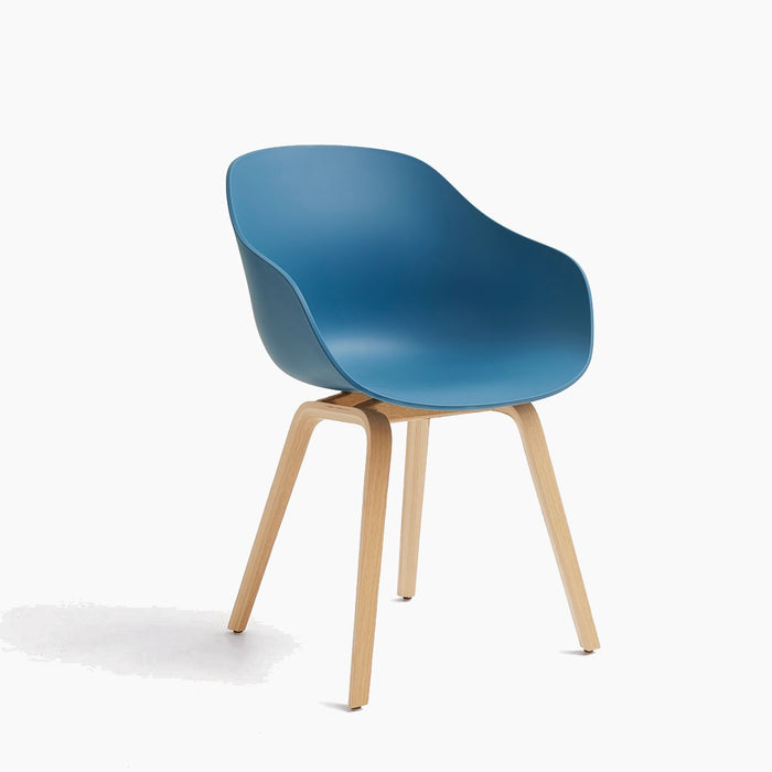 AAC222 Chair Water-based lacquered oak base Standard glider - HAY