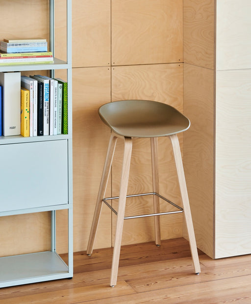 AAS32 Bar stool High Water-based lacquered oak veneer 4 leg base Stainless steel footrest H75 Standard glider - HAY