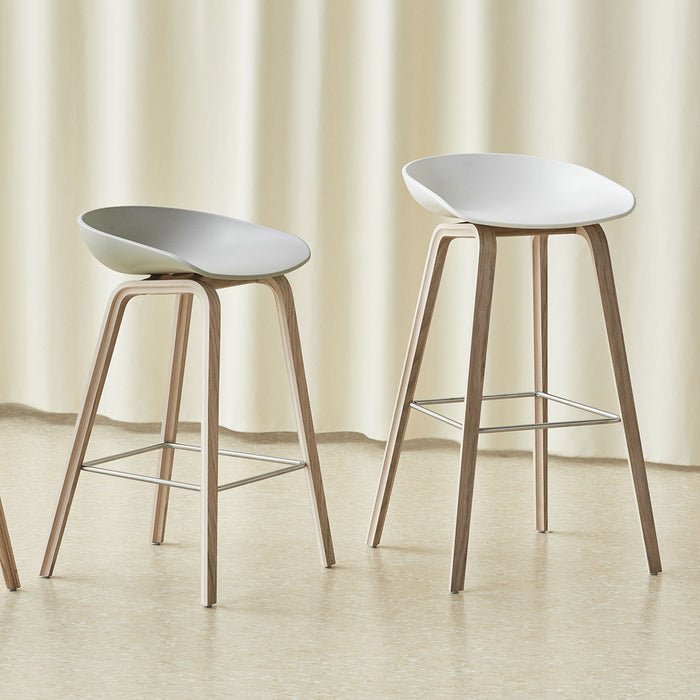 AAS32 Bar stool High Water-based lacquered oak veneer 4 leg base Stainless steel footrest H75 Standard glider - HAY
