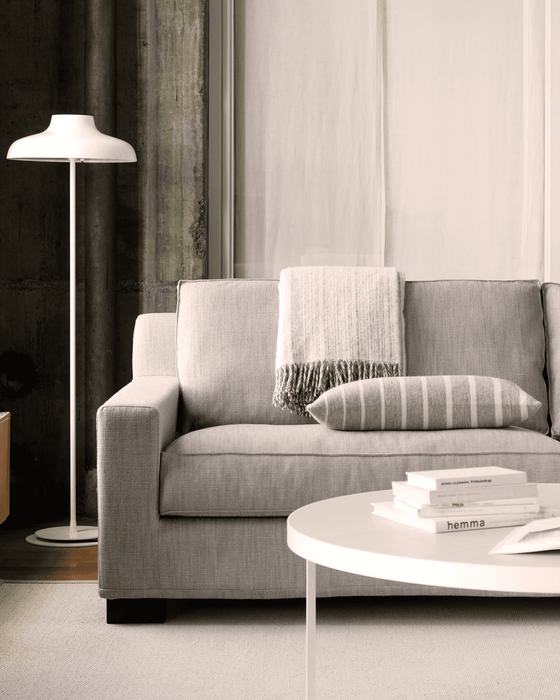 Morris Classic 2.5_3 Seater Sofa - Fogia Morris sofa lifestyle 04
