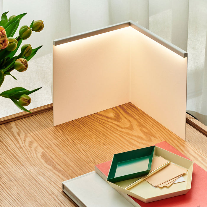 LBM Corner table lamp - HAY