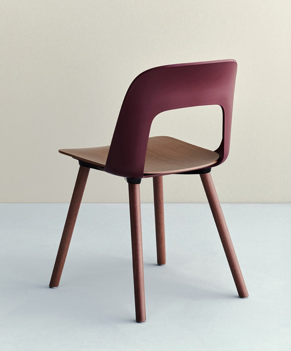 Layout Chair 122 Black water-based lacquered solid oak 4 leg base Standard glider - HAY