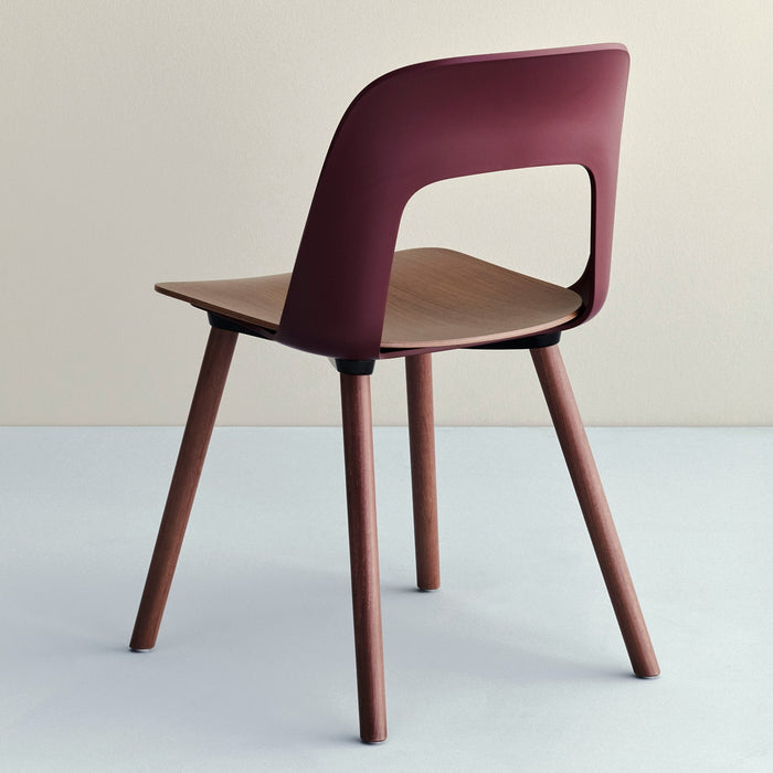Layout Chair 122 Black water-based lacquered solid oak 4 leg base Standard glider - HAY