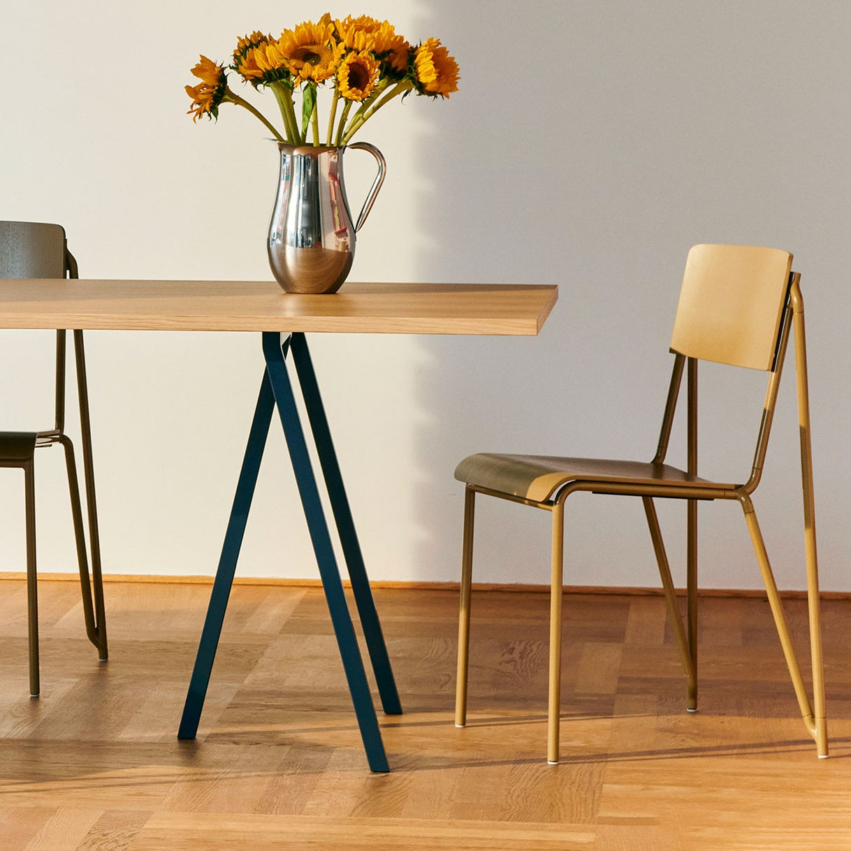 Loop Stand Frame | HAY | FRAMA