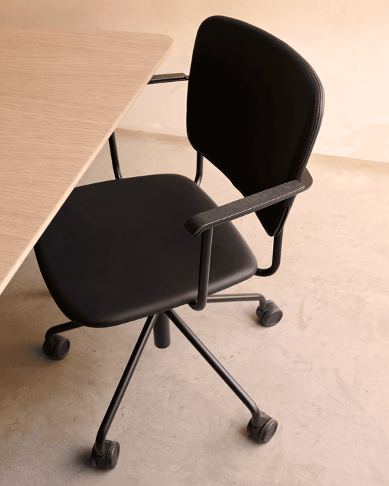 Mono Armchair, Metal Base - Mono metal lifestyle 05