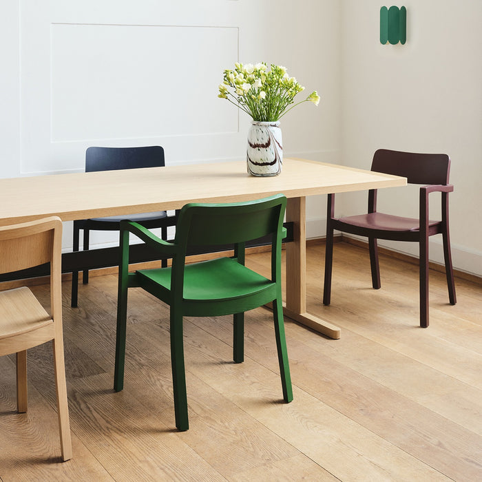 Passerelle Table Water-based lacquered oak frame Ink black powder coated crossbar Adjustable gliders - HAY