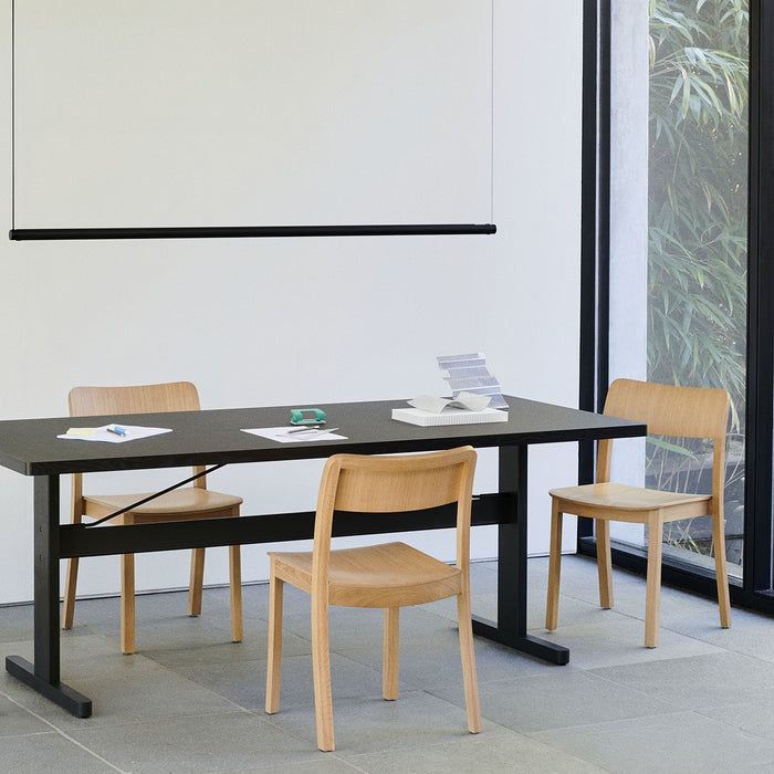 Passerelle Table Water-based lacquered oak frame Ink black powder coated crossbar Adjustable gliders - HAY