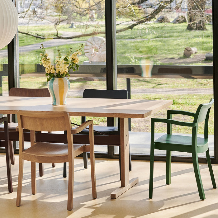 Passerelle Table Water-based lacquered oak frame Ink black powder coated crossbar Adjustable gliders - HAY