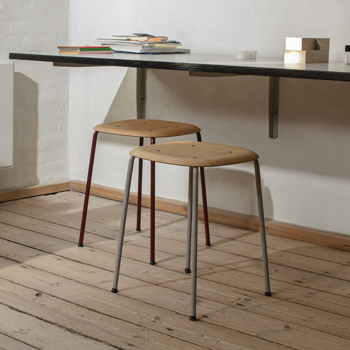 Soft Edge70 Soft grey powder coated steel 4 leg base Standard glider - HAY