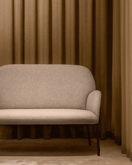 Sling Sofa - Sling lounge chair lifestyle 02