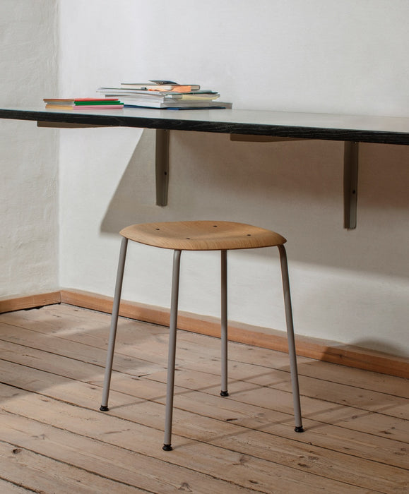 Soft Edge70 Soft grey powder coated steel 4 leg base Standard glider - HAY