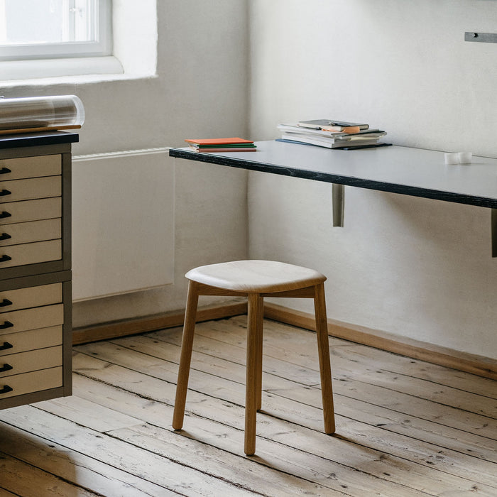 Soft Edge72 Black water-based lacquered solid oak 4 leg base Standard glider - HAY