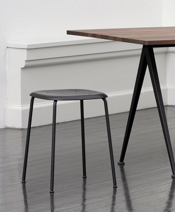 Soft Edge75 Black powder coated steel 4 leg base Standard glider - HAY