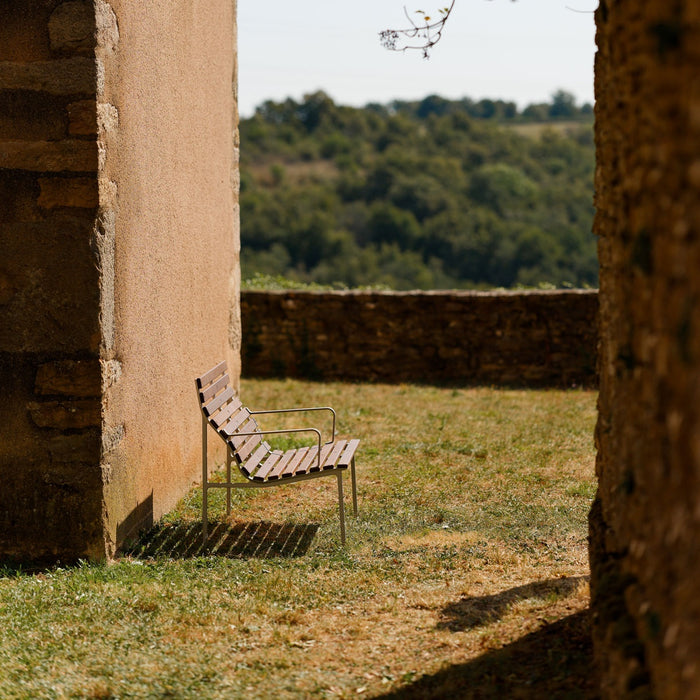Traverse Lounge Bench w. arm - HAY