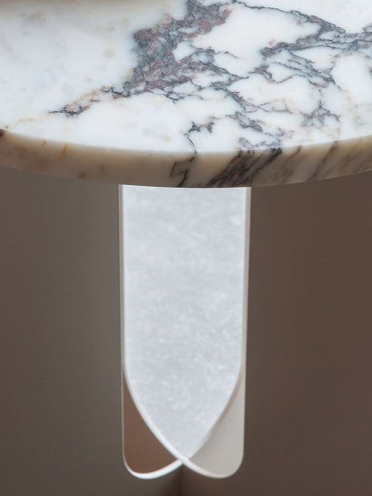 Close-up of the Androgyne Side Table, showing the detailed veining on its circular marble top and the sculptural white base.