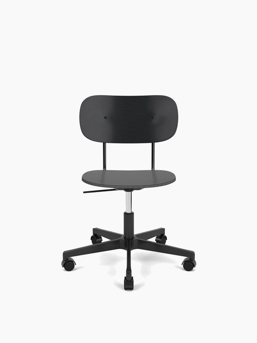 Front view of the Co Task Chair in black veneer. The office chair has no armrests and a black five-star base with castors.