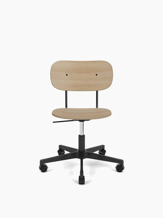 Front view of the Co Task Chair, Veneer, with a natural oak seat and backrest on a black five-star swivel base with casters.