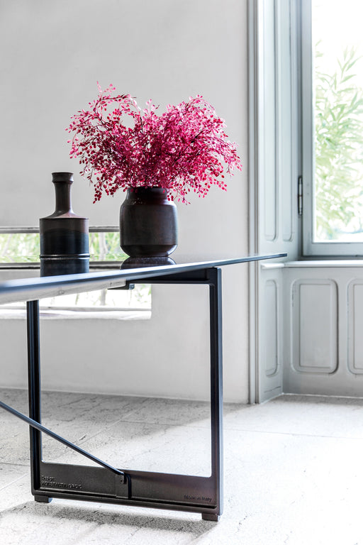 Brut Dining Table anthracite fume grey smoke - ambient