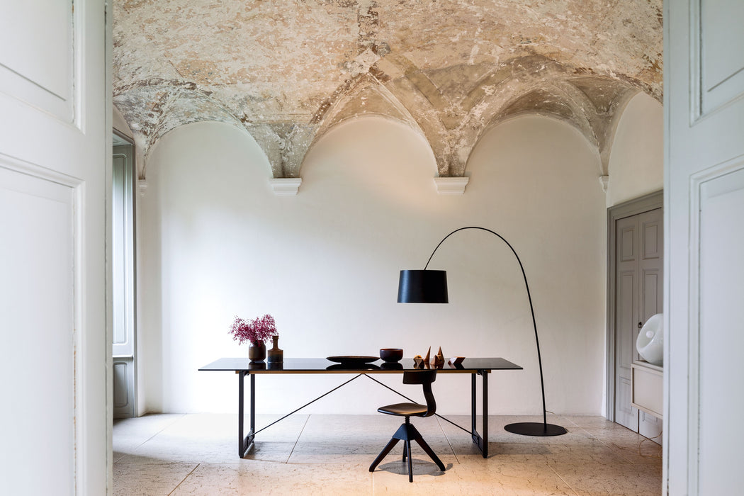 Brut Dining Table anthracite fume grey smoke - ambient