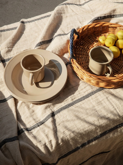 Yard Picnic - Set of 8