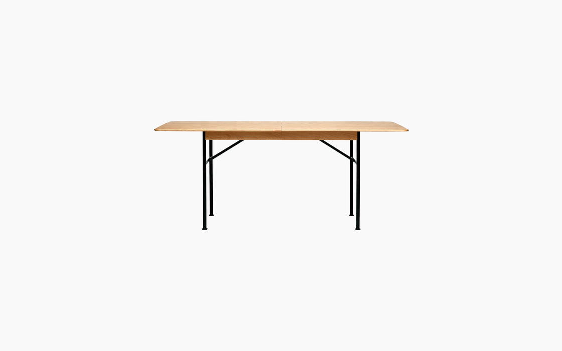 Supper Table — Lacquered oak_9005