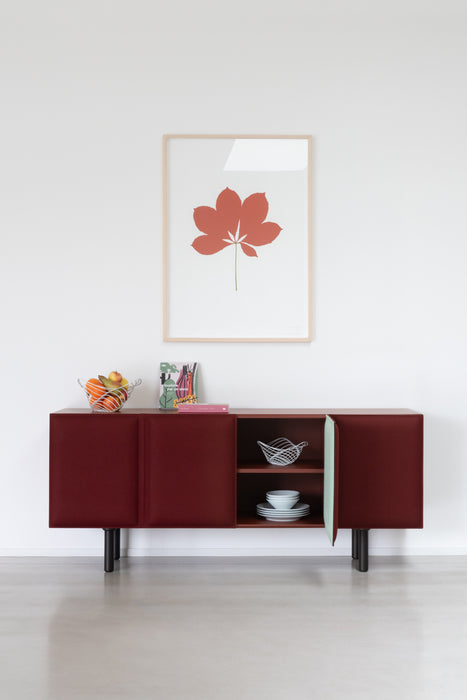 Tacito tacito sideboard kvadrat hero bordeaux green - ambient